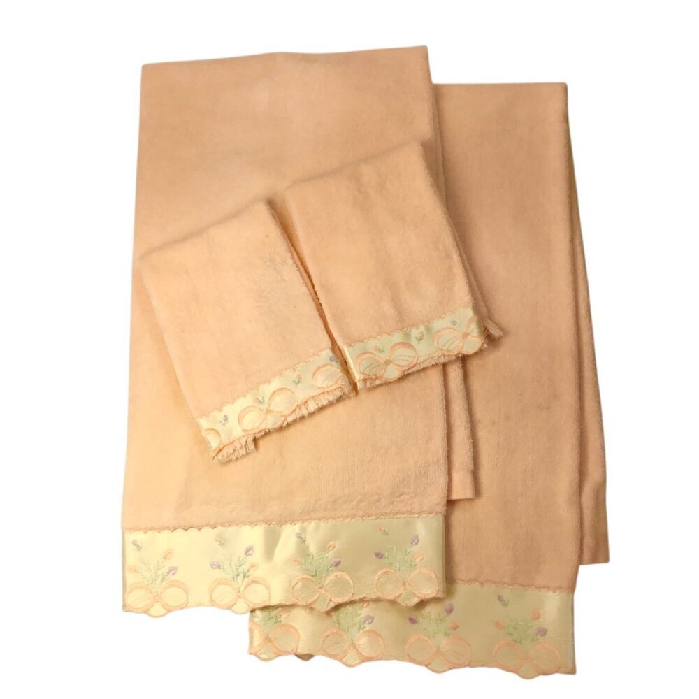 Vintage 1978 Grand Prix by Avanti Vintage 4 Pc Towel Set Embroidered Bath Hand